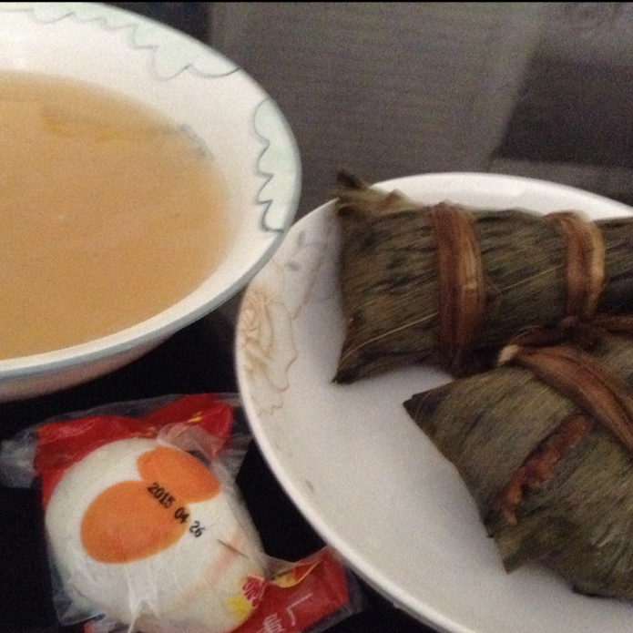 创食计 - 粽子配芥菜咸蛋汤