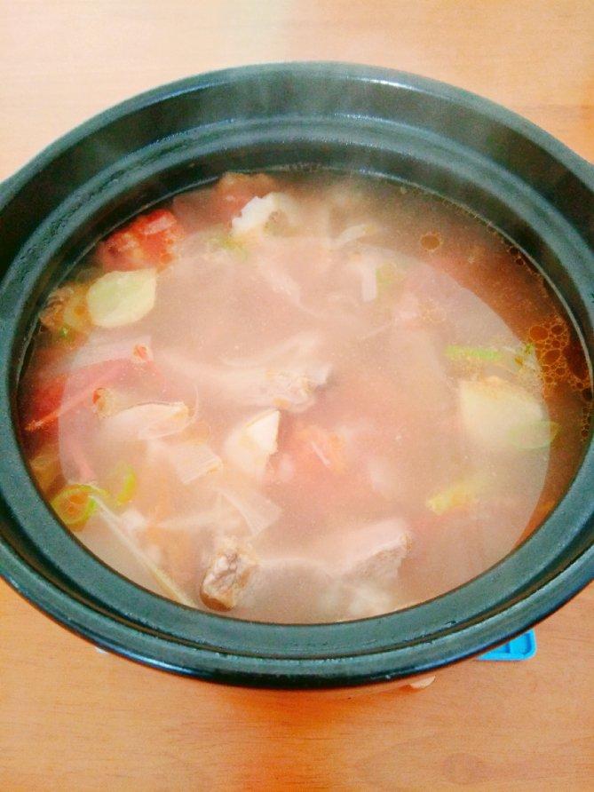 番茄莲藕排骨汤