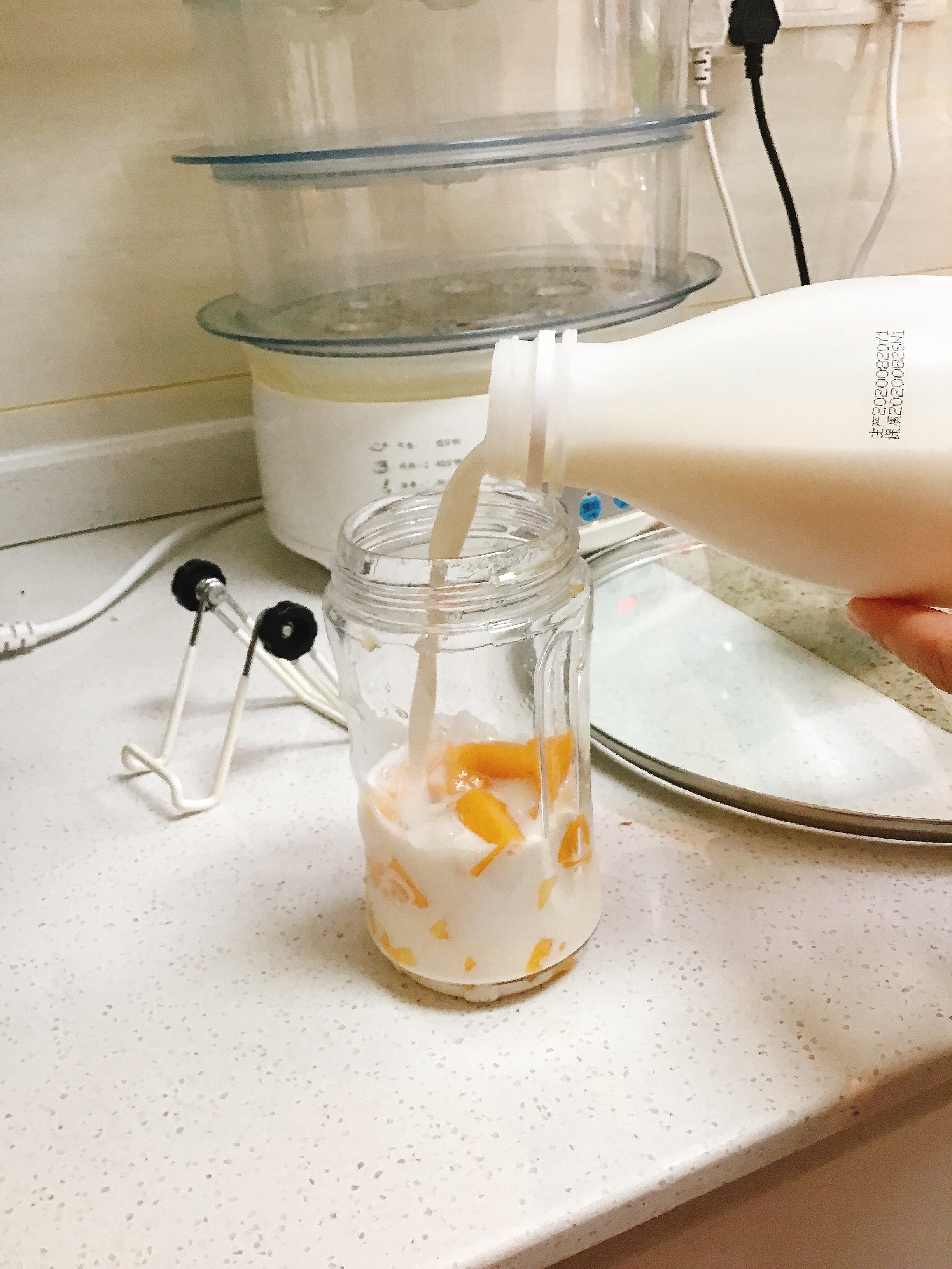 芒果奶昔的做法 步骤3