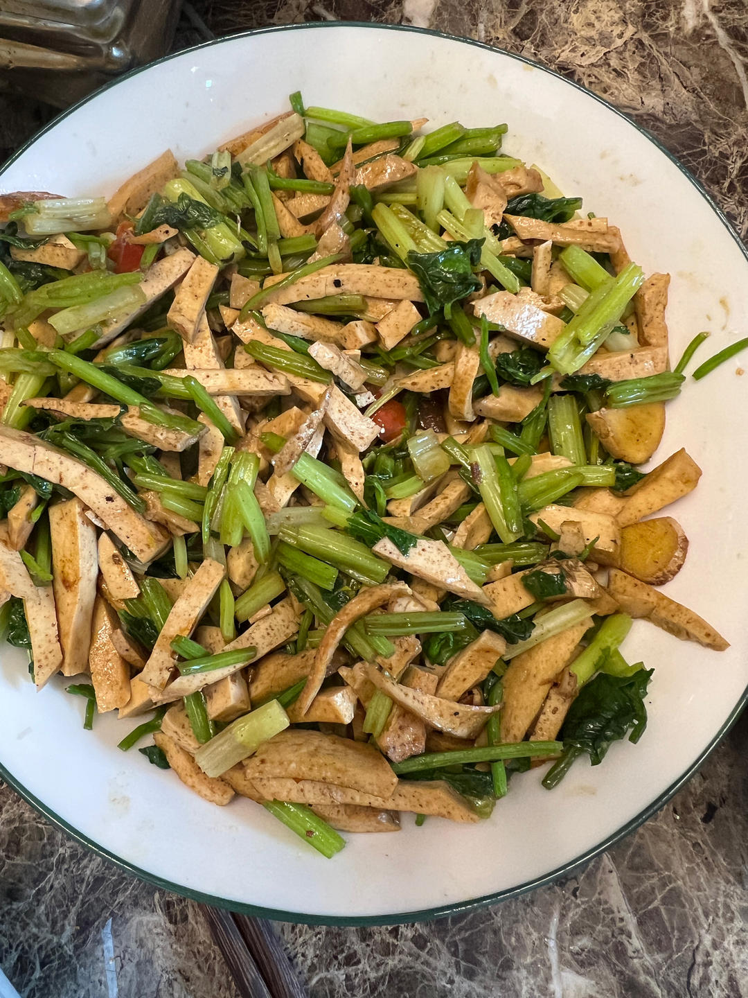 一个小技巧做不输餐馆的芹菜炒香干