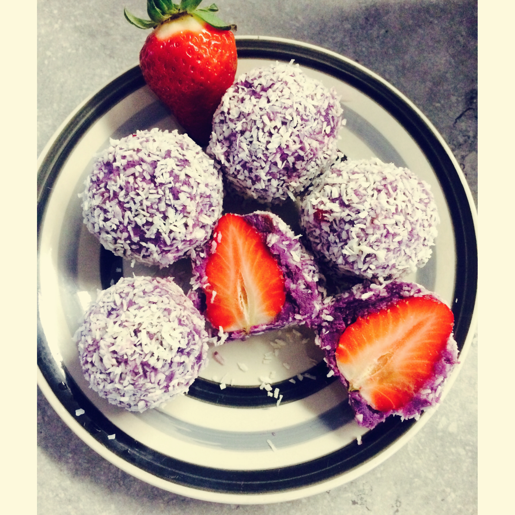 草莓椰蓉紫薯球