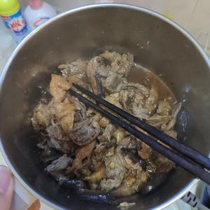 电煮锅版：香菇肥牛捞河粉的做法 步骤13