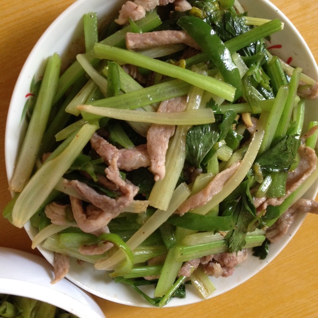芹菜炒肉