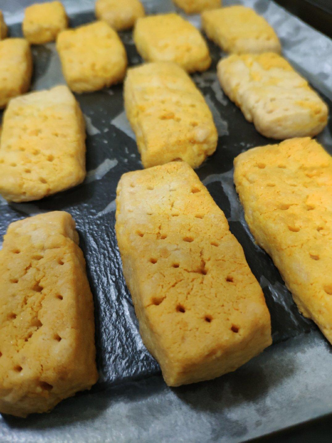 家庭自制的台湾老杨咸蛋黄饼（蛋黄多多）