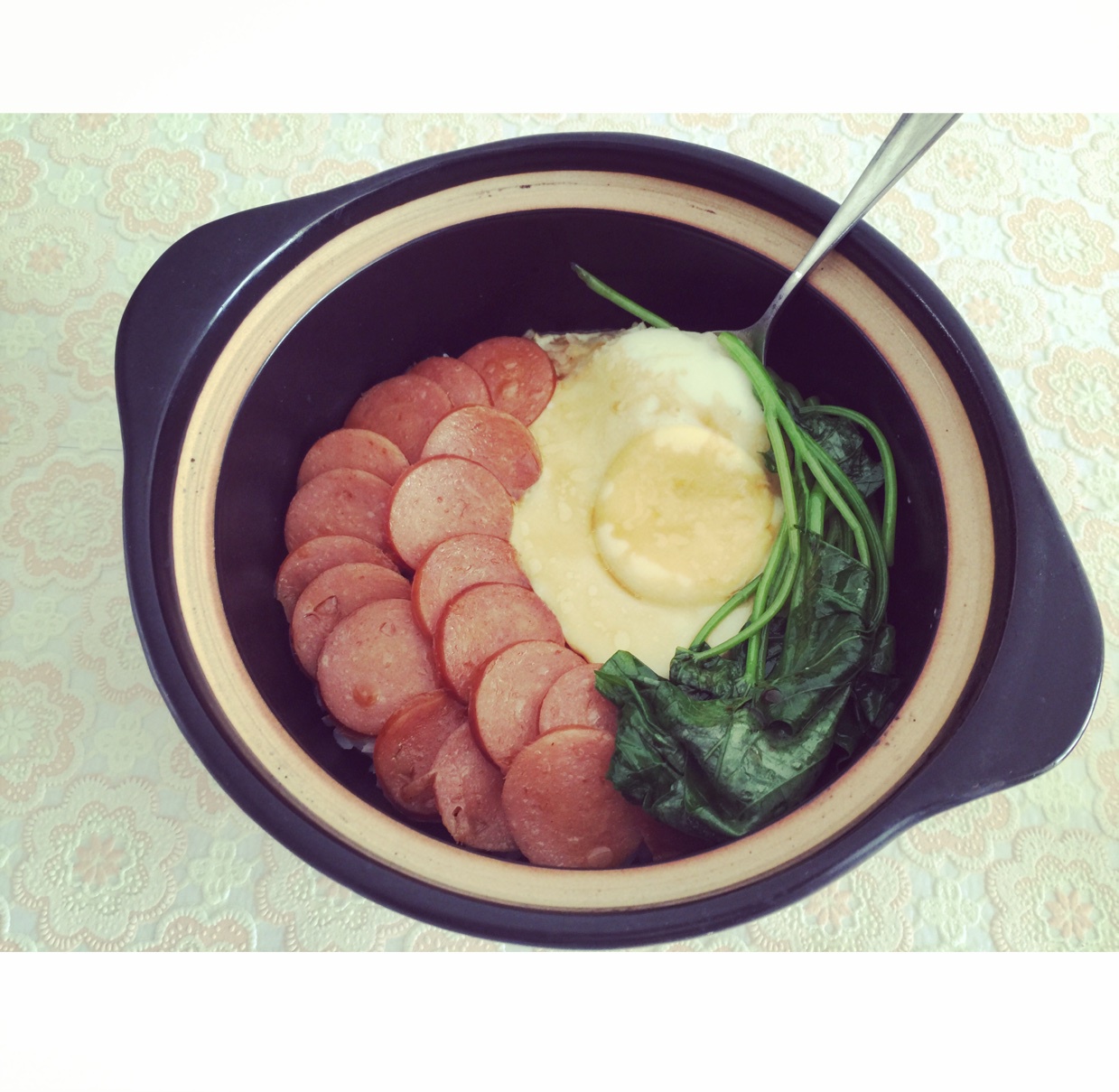 广式腊味煲仔饭