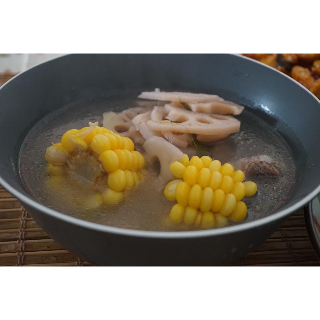 莲藕玉米排骨汤