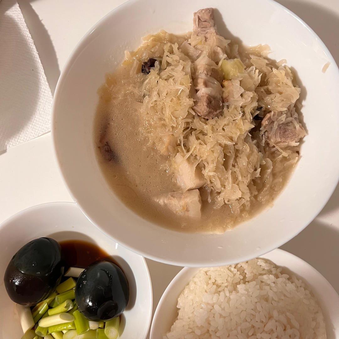 五花肉炖酸菜