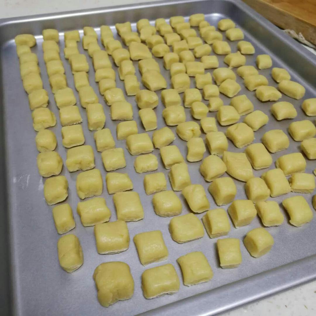 牛奶方块小饼干