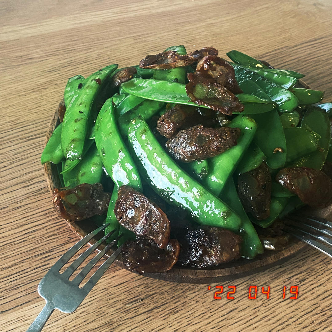 无比简单的荷兰豆炒腊肠，营养又好吃～！