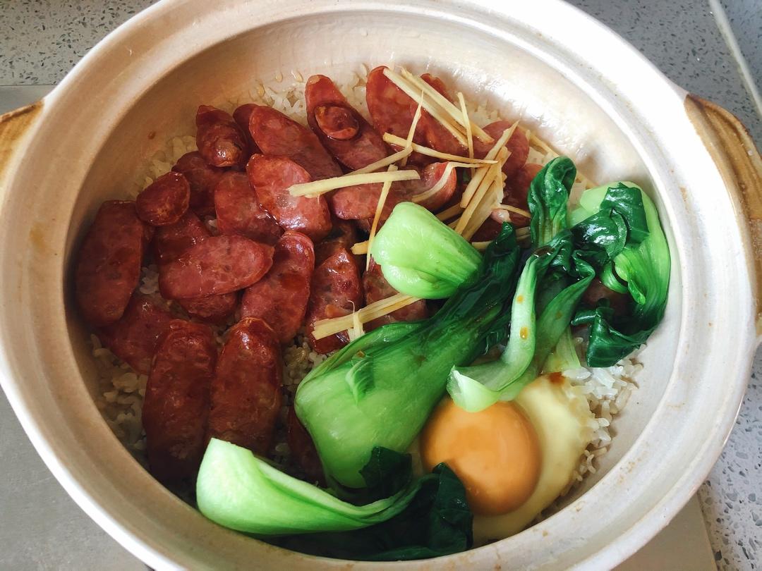 广式腊味煲仔饭