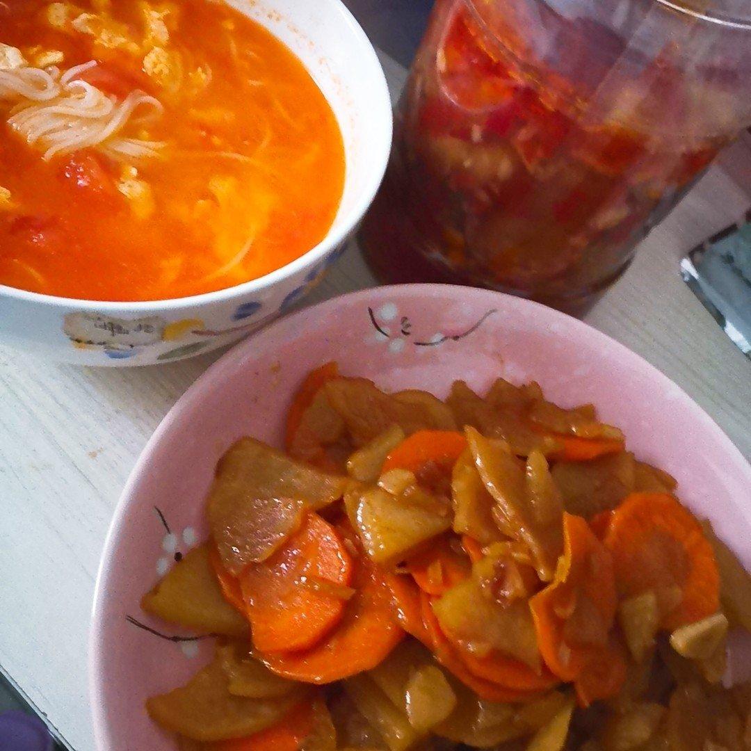 土豆片炒胡萝卜片