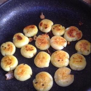 香煎小土豆的做法 步骤4