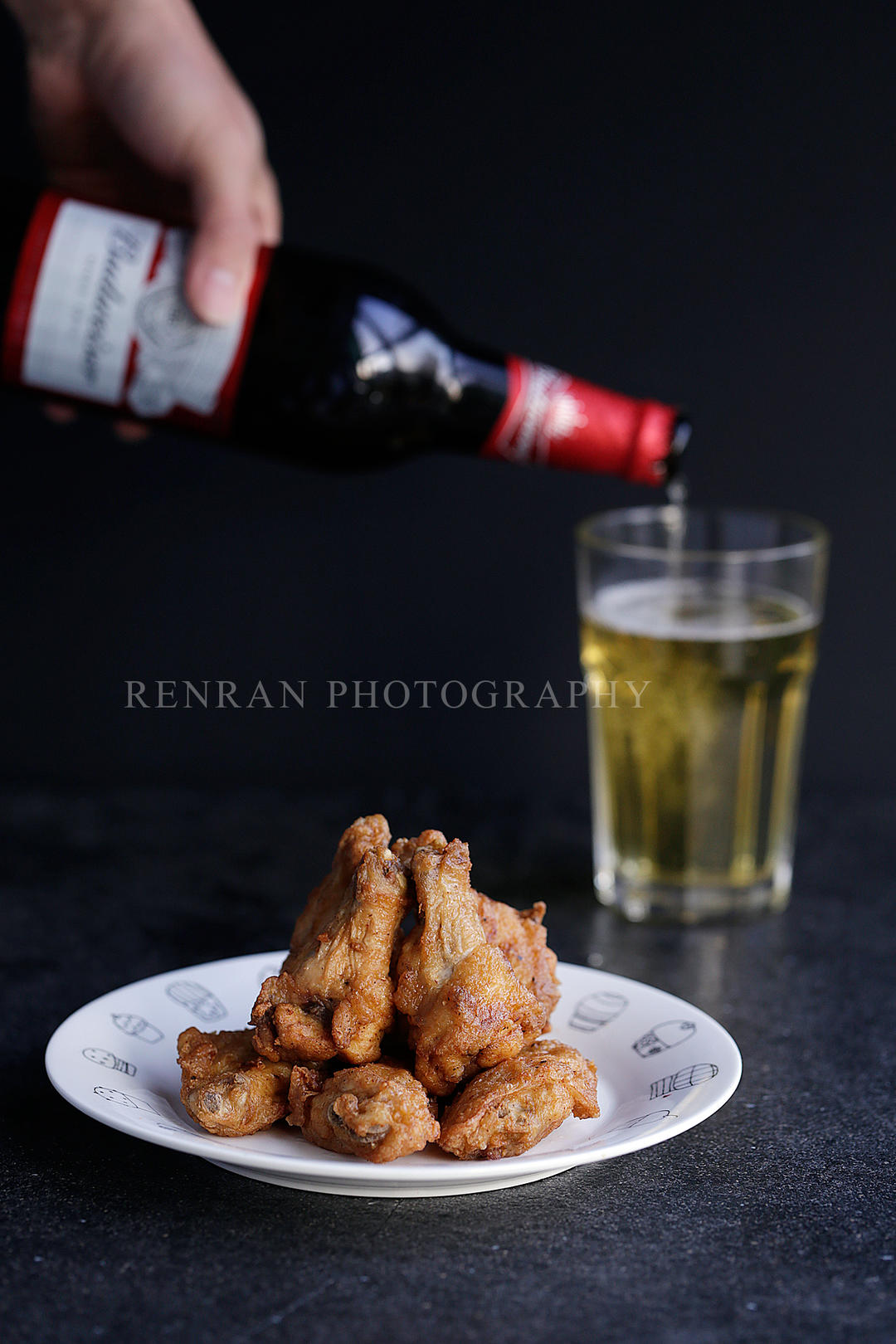 韩式炸鸡配啤酒（内含两种酱汁做法）