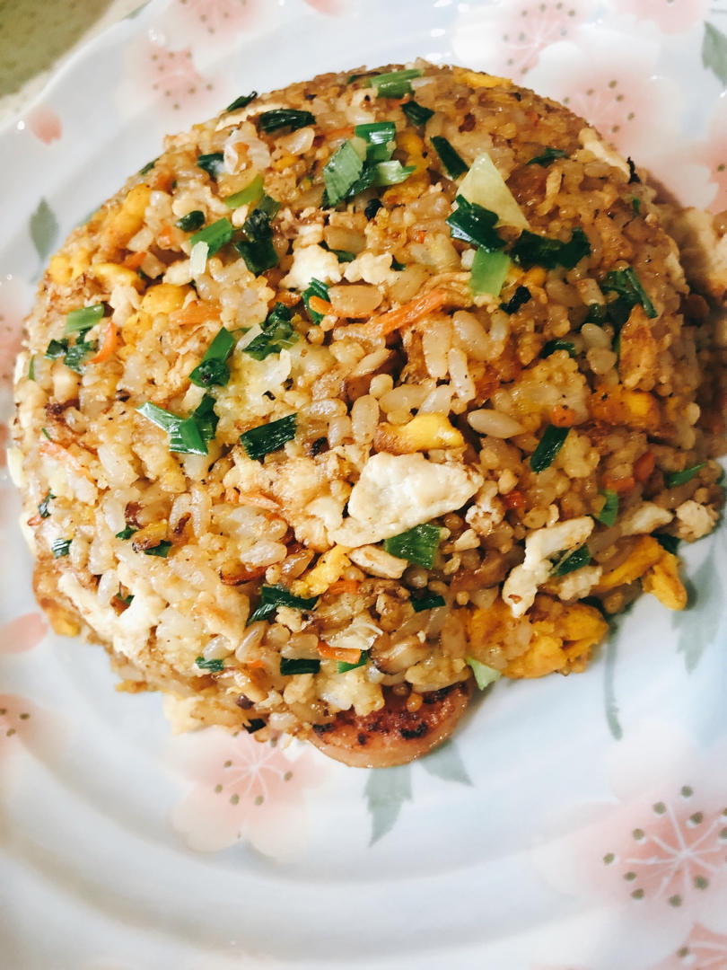 厨师长教你：“酱油炒饭”的家常做法，里面满满的小技巧，很受用