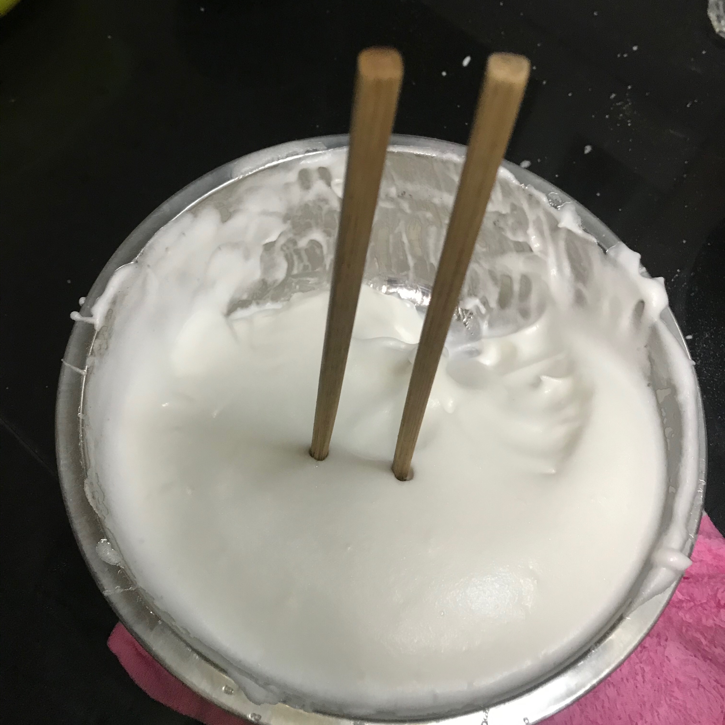 简易版电饭煲酸奶蛋糕的做法 步骤6