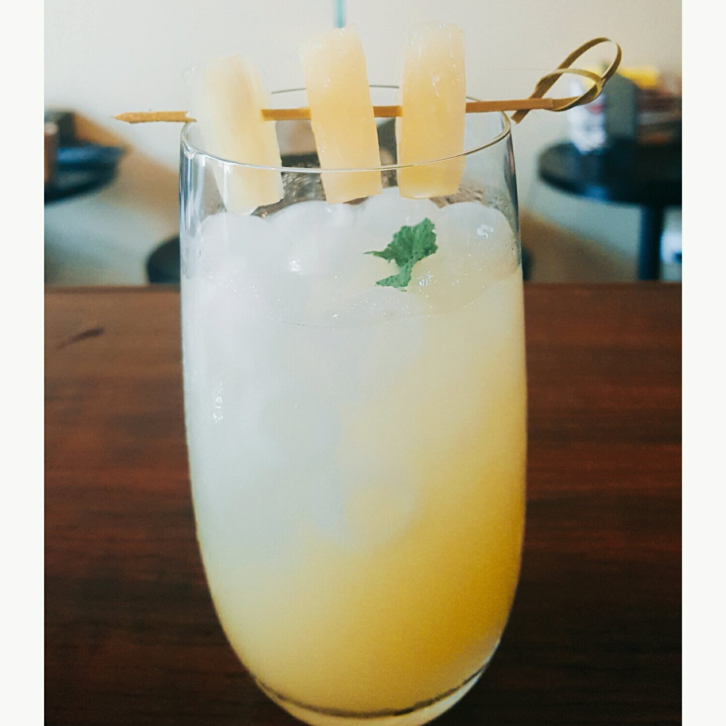 77cafe法式慕斯做的菠萝菲士pineapplefizz鸡尾酒