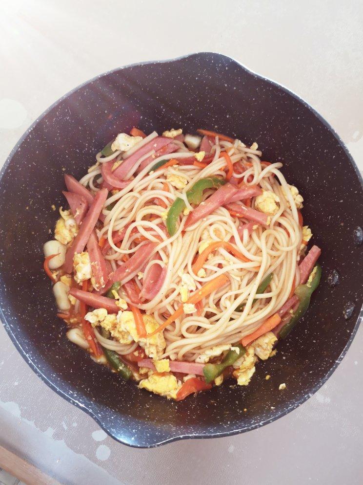 鸡蛋素炒面Fried Noodles Vegetarian