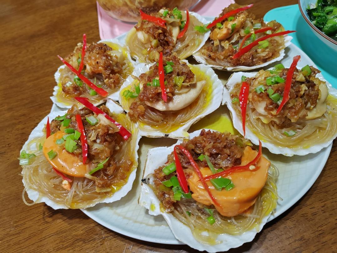 蒜蓉粉丝蒸扇贝粉丝入味有诀窍
