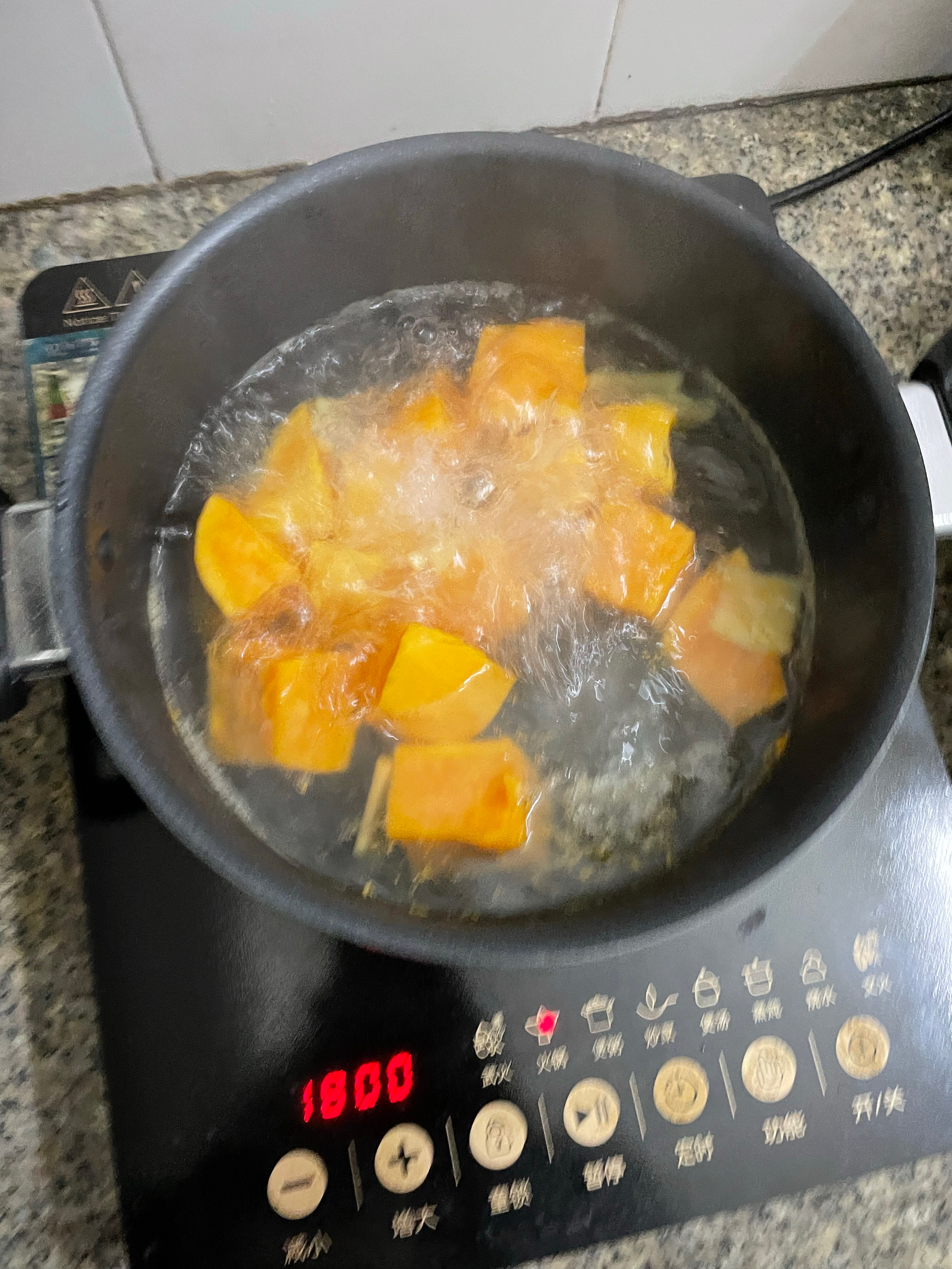 广式红薯糖水的做法 步骤3