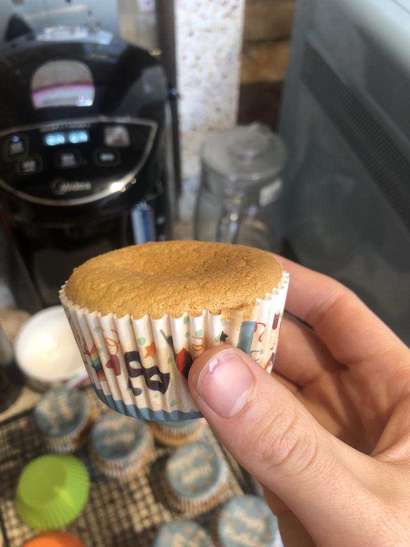 不回缩的纸杯蛋糕