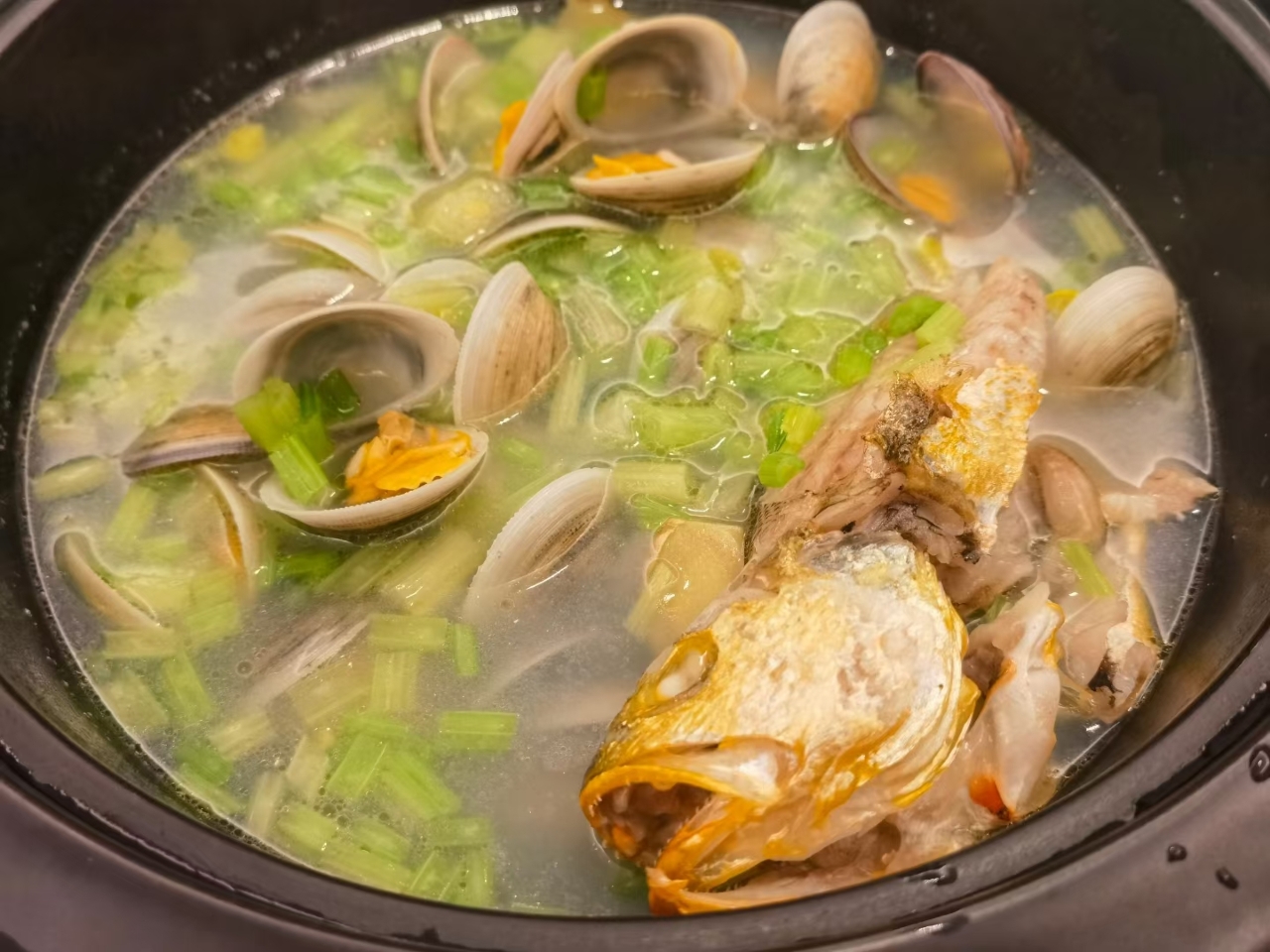 黄鱼蛤蜊芹菜汤的做法