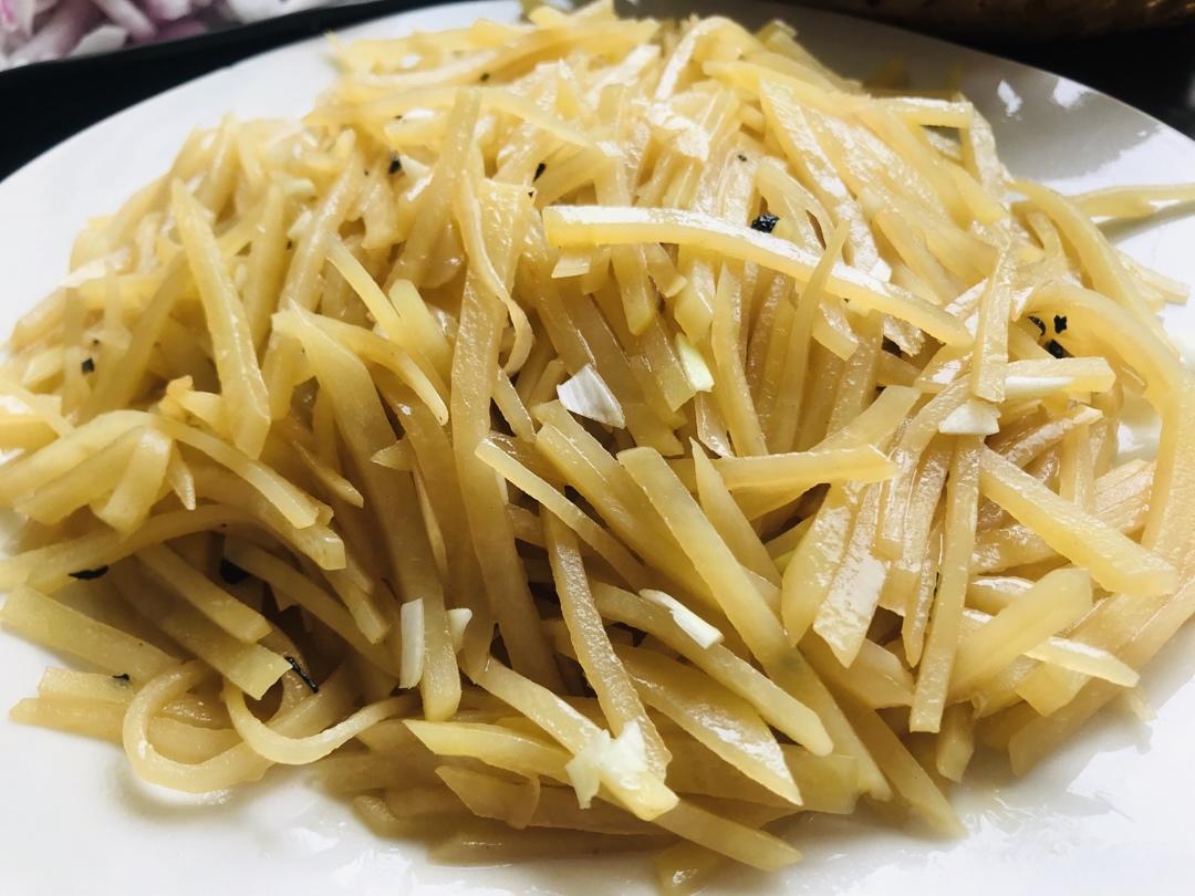 佟小鹤的家常菜--素炒土豆丝