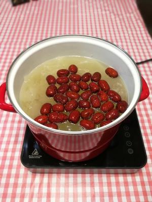 最适合冬天的汤…《荸荠银耳汤》的做法 步骤3