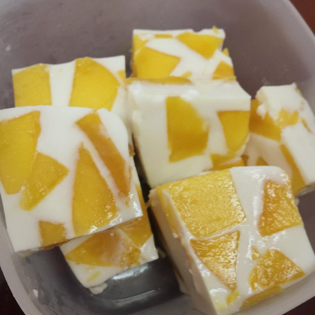 粒粒芒果椰汁冻糕