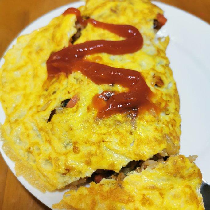 诱人番茄酱蛋包饭