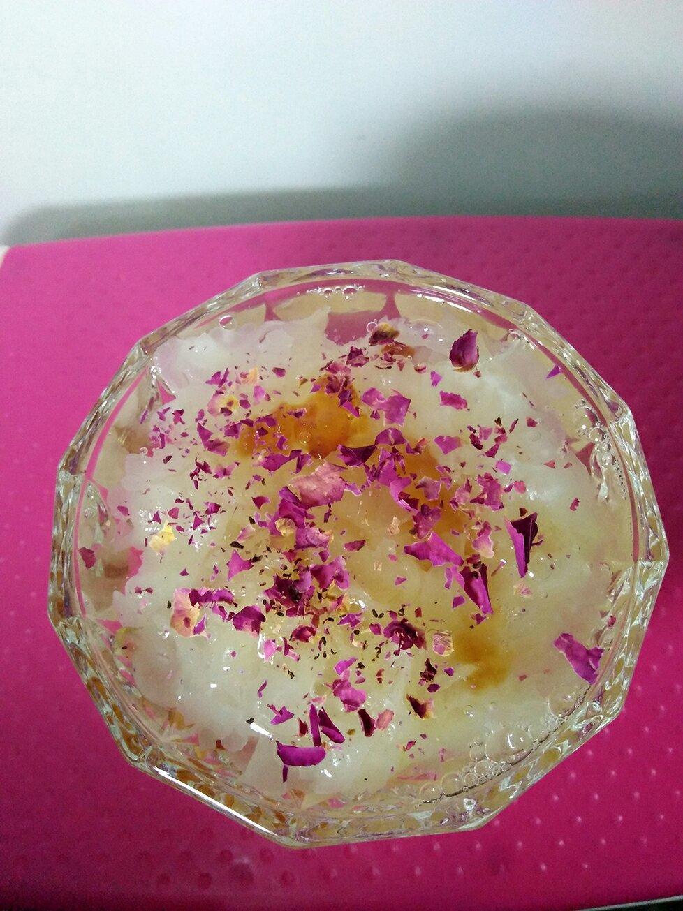 桃胶皂角米炖雪燕