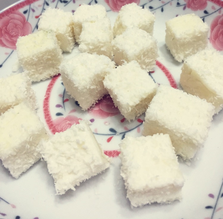 浓香椰丝奶香小方糕