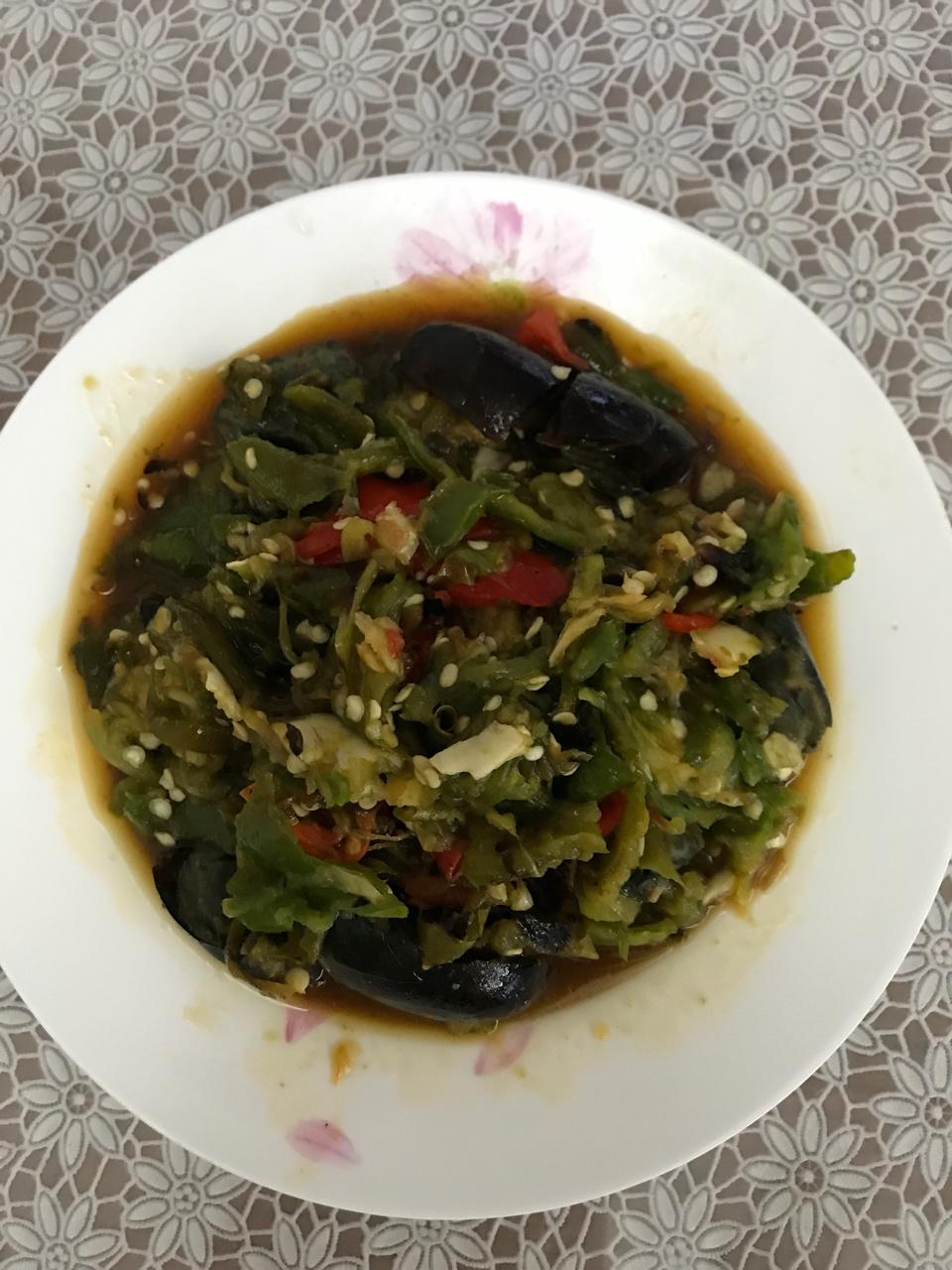 擂辣椒皮蛋