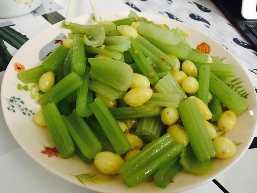 afra-_mis0做的白果炒西芹