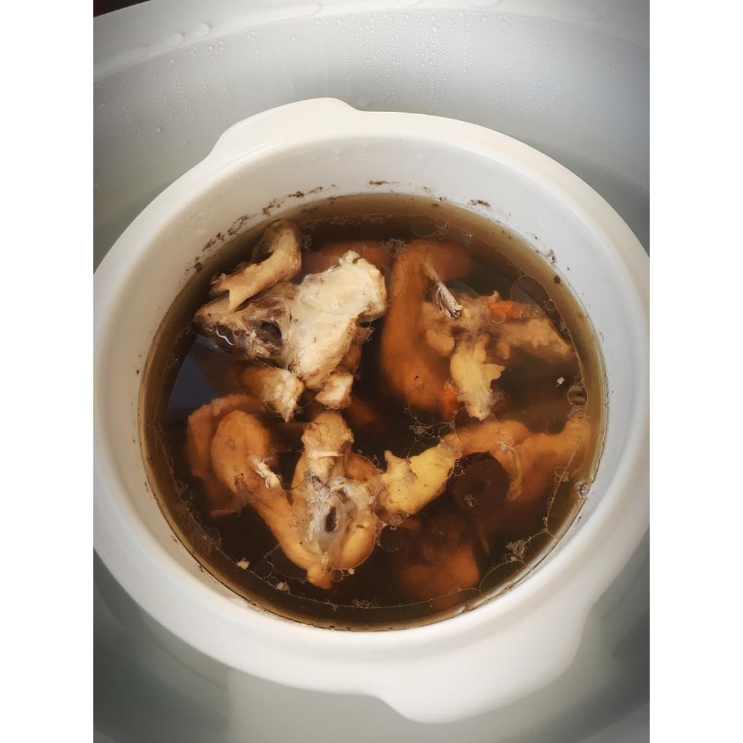 我是艾君君做的隔水炖鸡汤