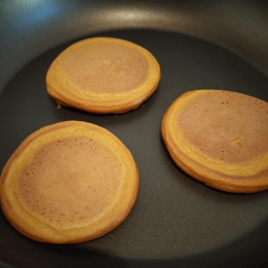 山茶与茶做的荞饼