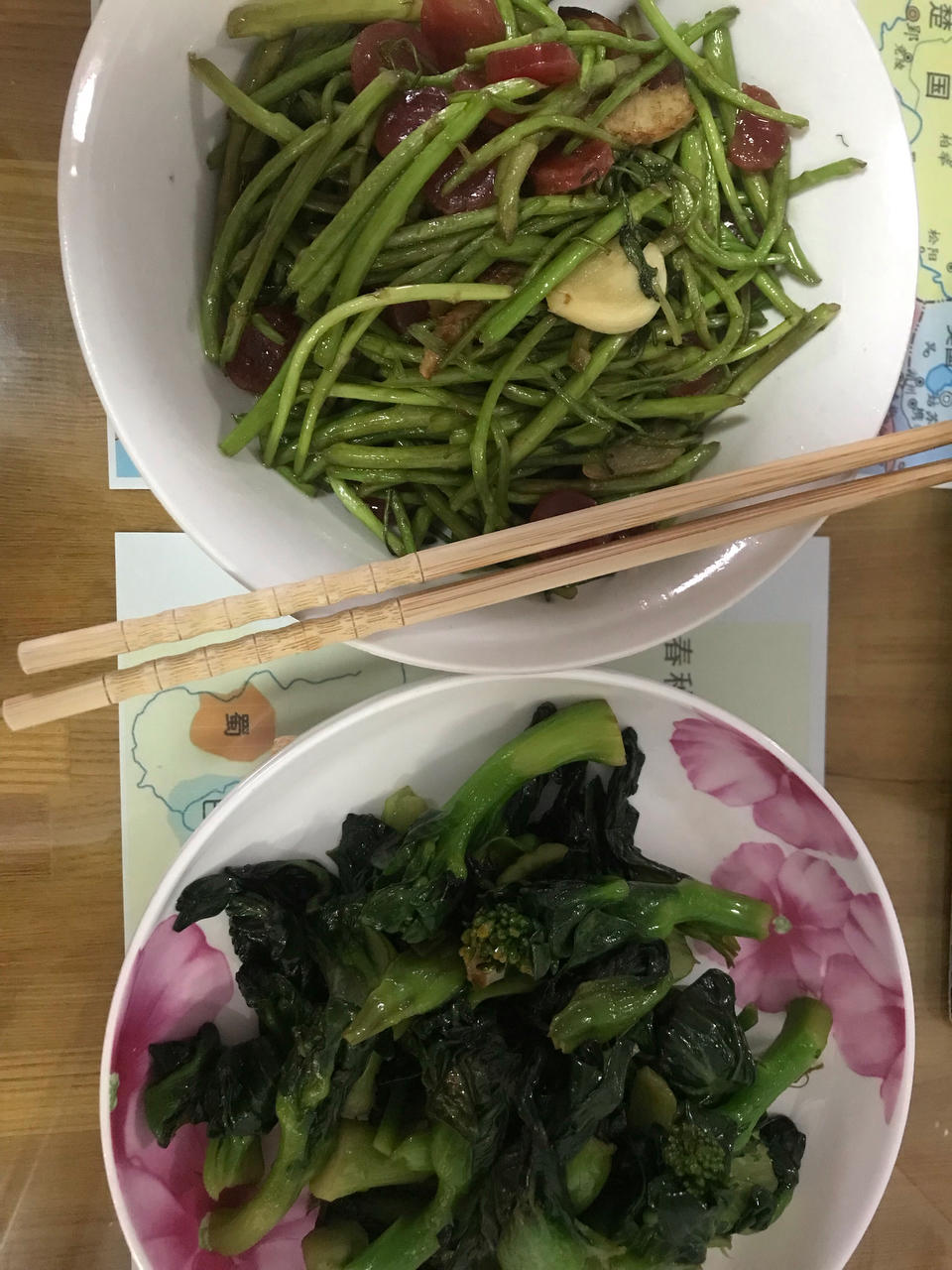芦（藜）蒿炒腊肠
