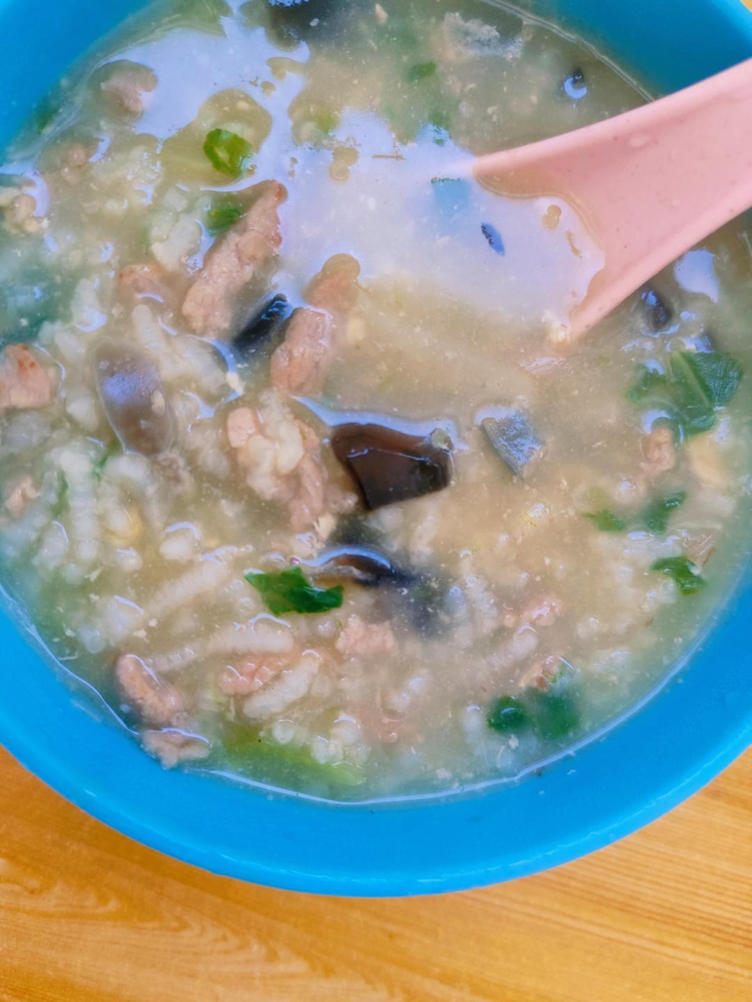 妈妈👩教我做的皮蛋瘦肉粥🥣简单快捷美味😋