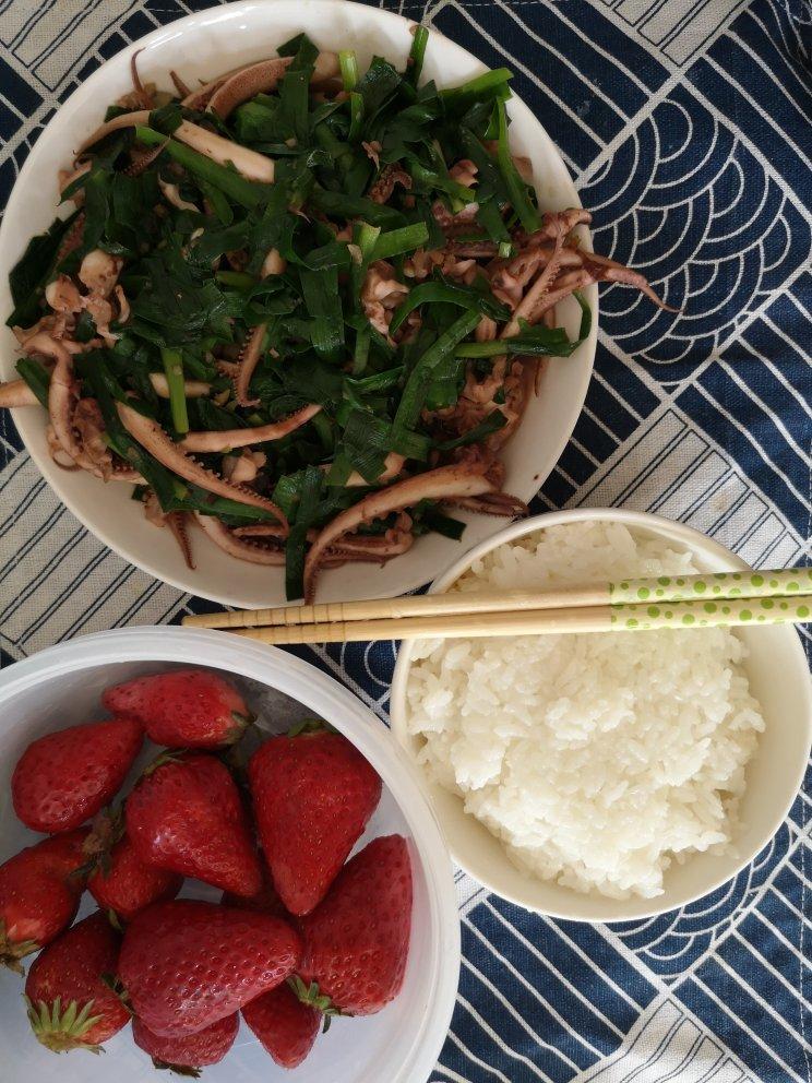 鱿鱼炒韭菜