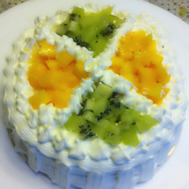 奶油水果装饰蛋糕