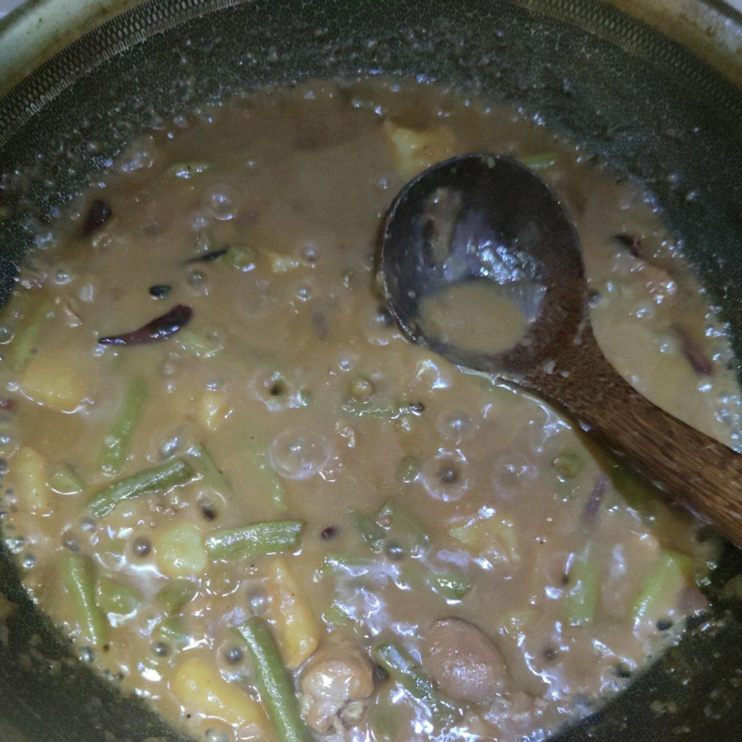 家长版鸡块炖油豆角土豆