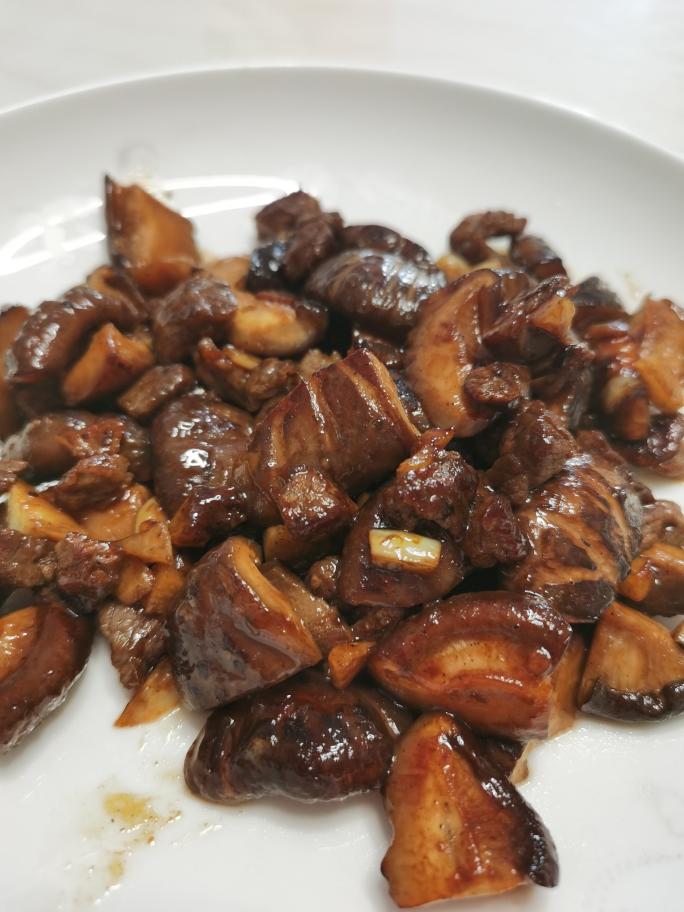 5分钟快手菜！蒜蓉花菇炖牛柳，好吃不长肉