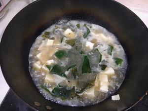 生蚝豆腐海带汤的做法 步骤5