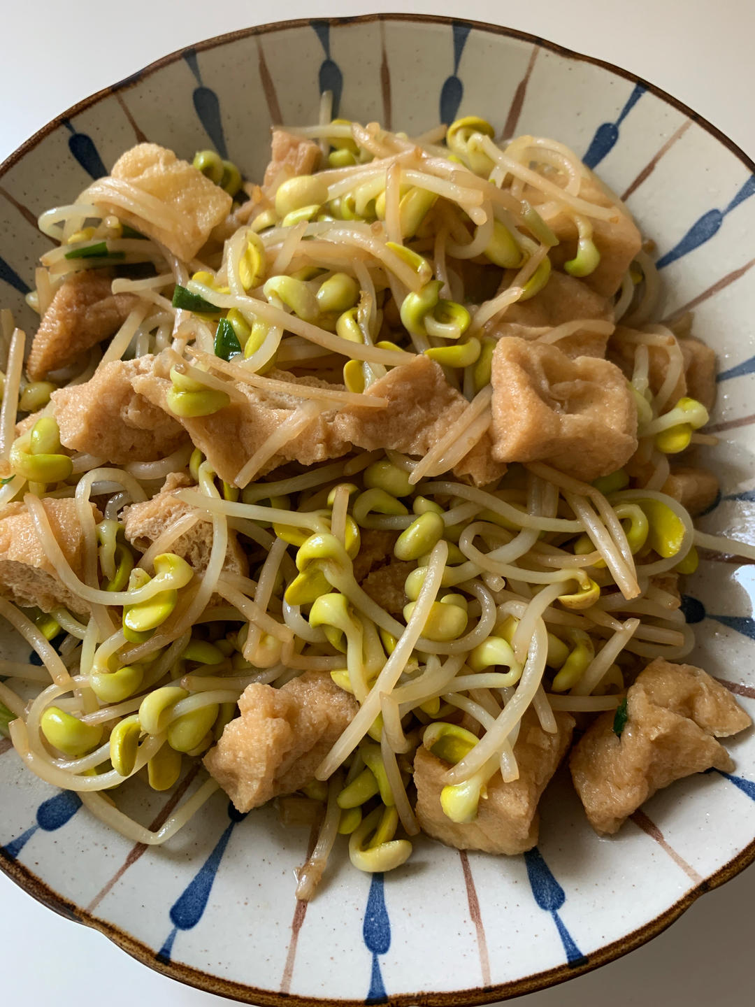 黄豆芽炒油豆腐