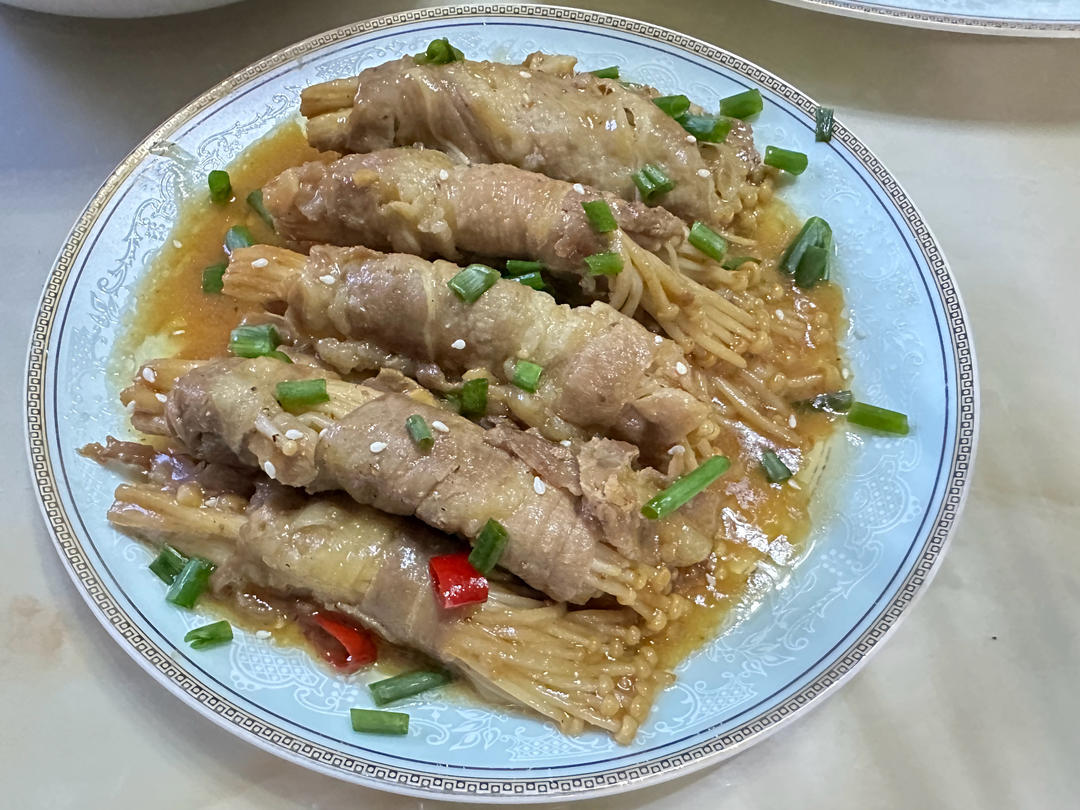 好吃到舔盘的肥牛金针菇卷