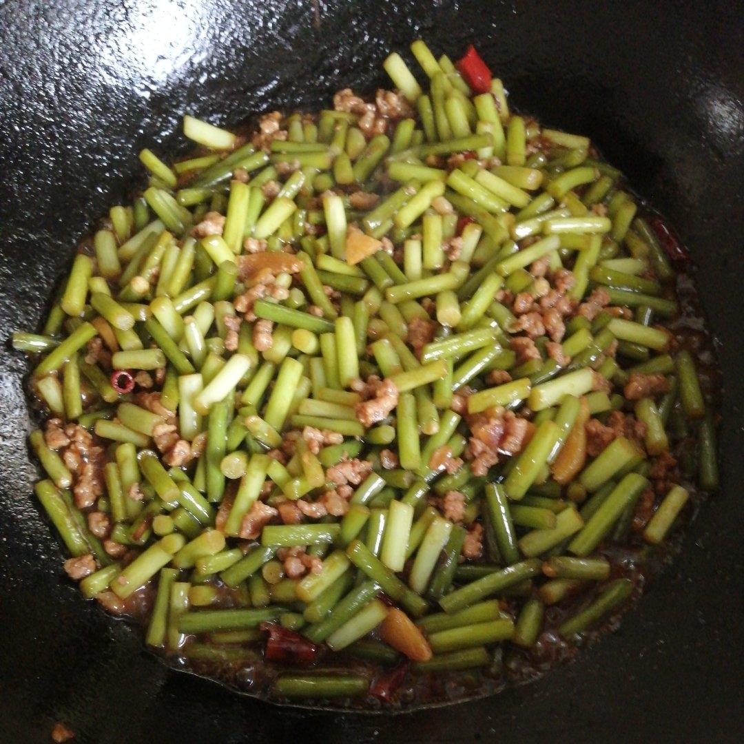 蒜苔炒肉末，三碗米饭都不够吃