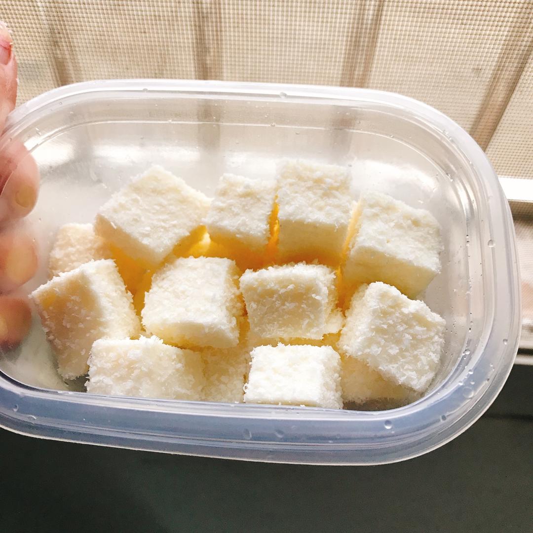 椰丝牛奶小方糕