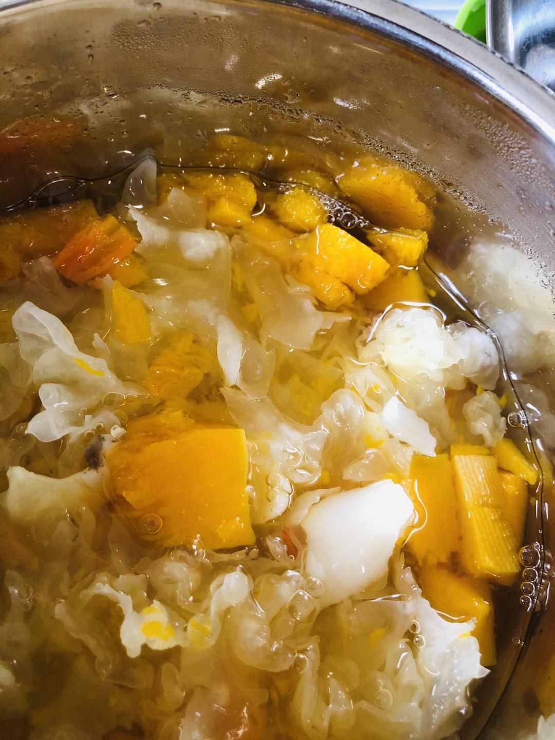 丑耳百合南瓜羹