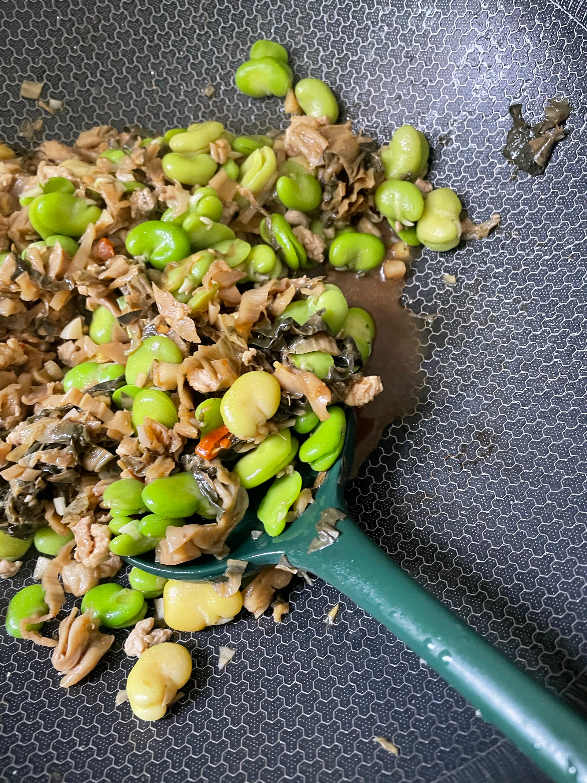 湖南菜心子蚕豆焖肉末的做法