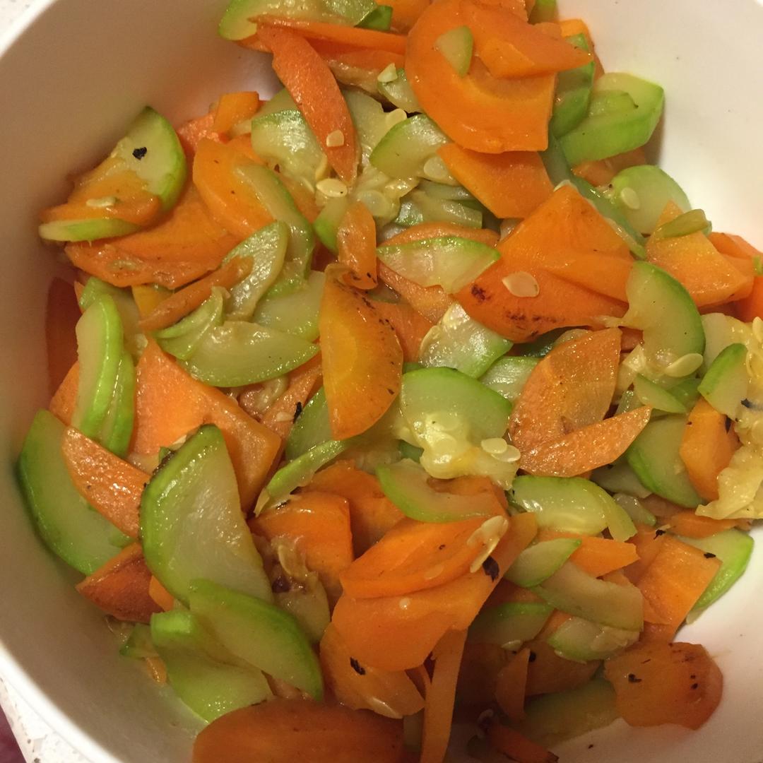 清炒西葫胡萝卜