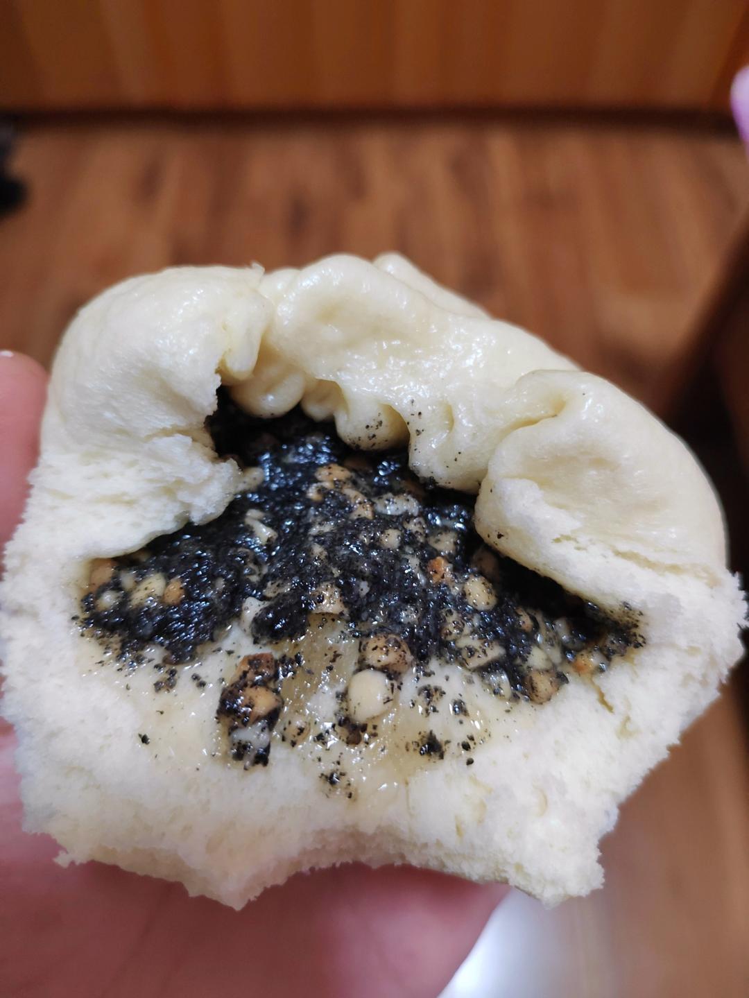 甜口的花生芝麻糖包